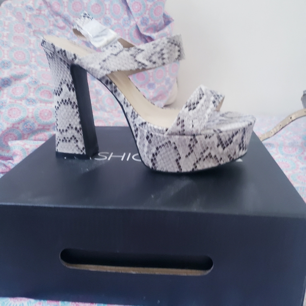 Fashion Nova- 90'S Phyton skin block heel